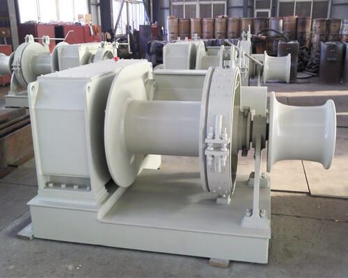 La diferencia entre molinete y cabrestante