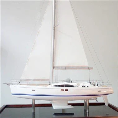 Modelo de barco de vela moderno